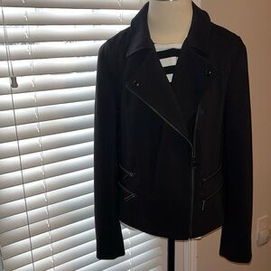 ZIPS, ZIPS AND MORE ZIPS! Jacket to enhace your outfit with that final touch.